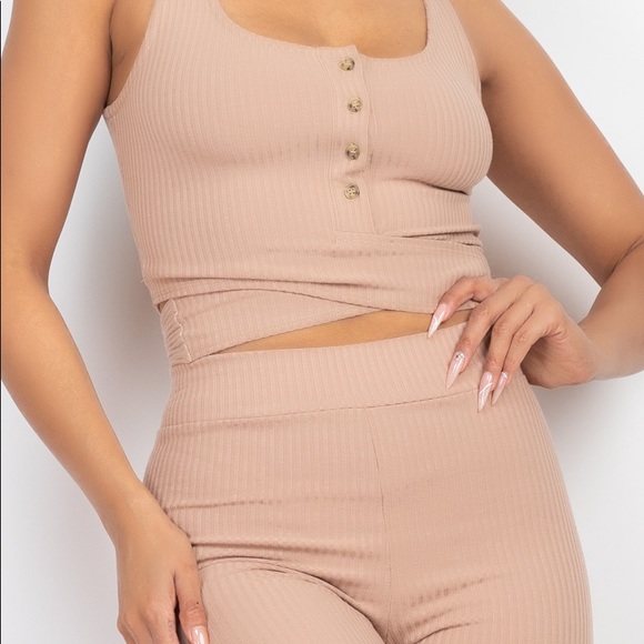 Buttons Scoop Neck Crop Top & Biker Shorts Set - Picture 3 of 6